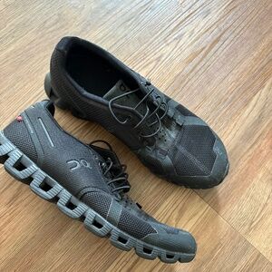 Black On Clouds Womens